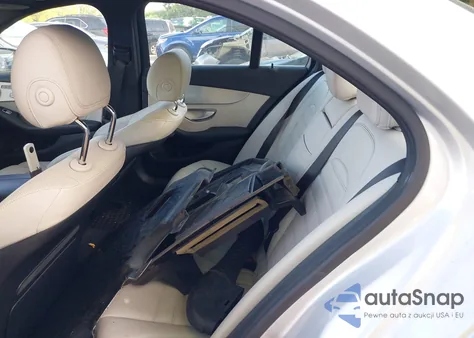 2015 Mercedes-Benz C 300 4Matic/Luxury 4Matic/Sport 4Matic z USA, uszkodzony, nr VIN 55SWF4KB8FU089243